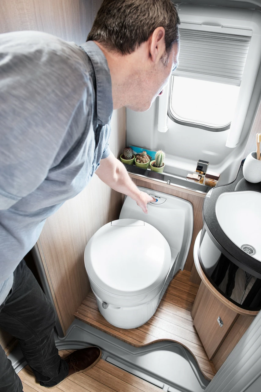 Thetford C223CS Caravan & Motorhome Cassette Toilet 5 Thetford C223CS Caravan & Motorhome Cassette Toilet - Image 3